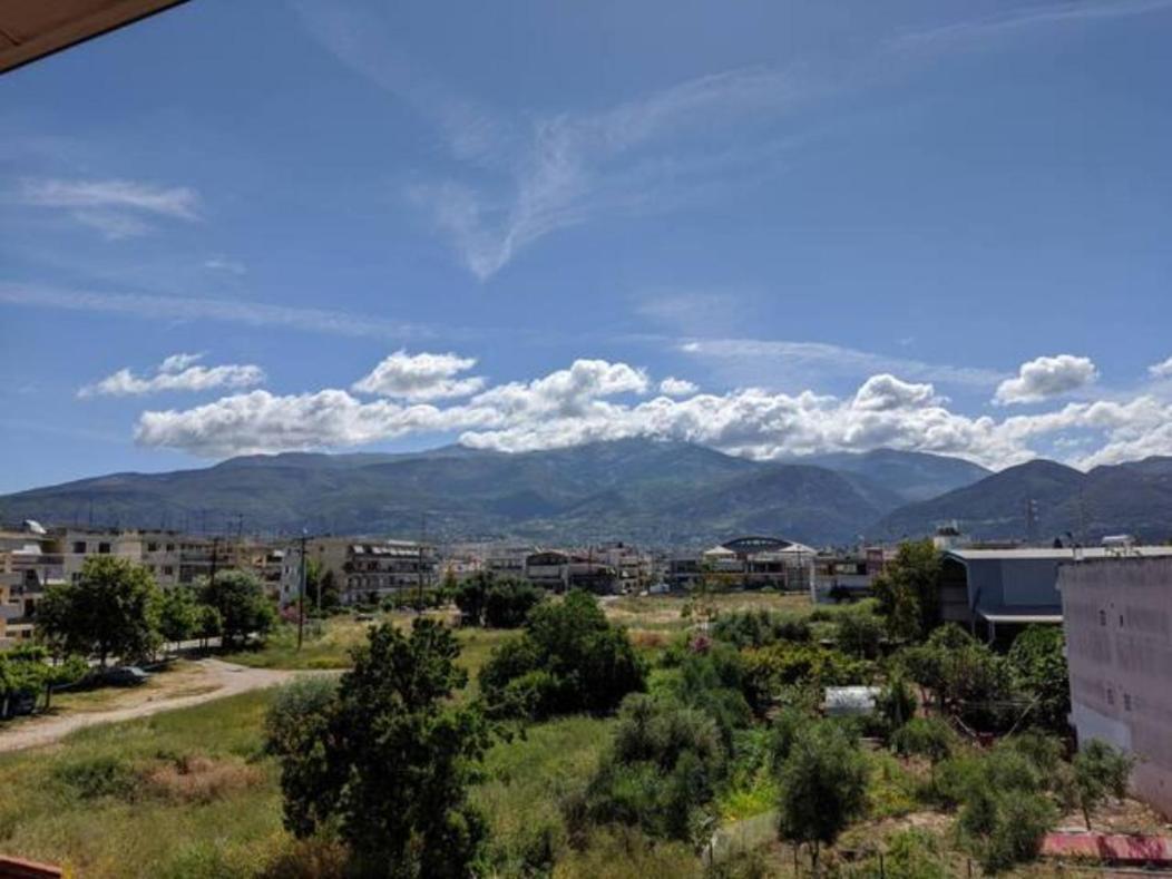 Sunny Apartment With Mountain View Patras Eksteriør billede